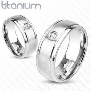 Titánium gyűrű ezüst színben matt felülettel, bemetszésekkel és cirkóniával, 8 mm - Nagyság: 59