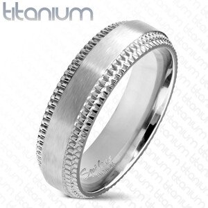 Titánium gyűrű ezüst színárnyalatban – matt középső sáv, recés szélek, 6 mm - Nagyság: 54